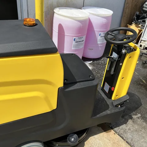 26-Inch Ride-On Floor Scrubber, photo 3