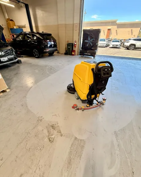 26-Inch Self-Propelled Floor Scrubber, photo 4